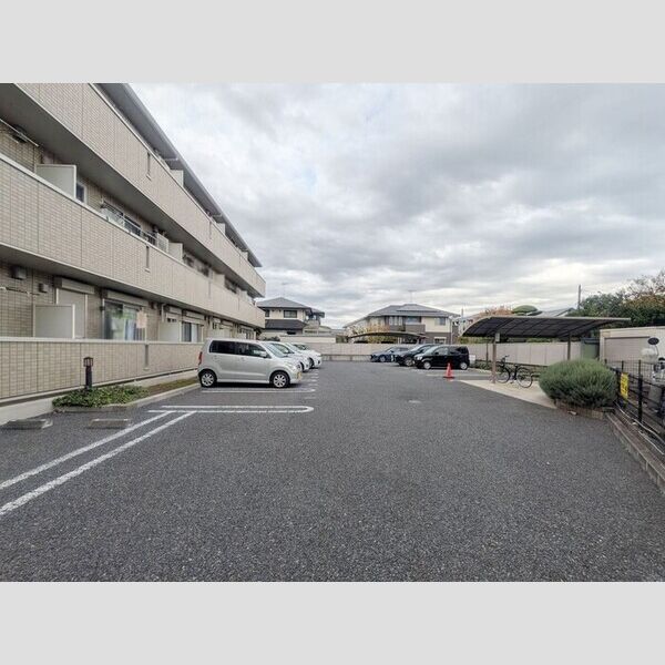 四季の森　Ⅱ 駐車場