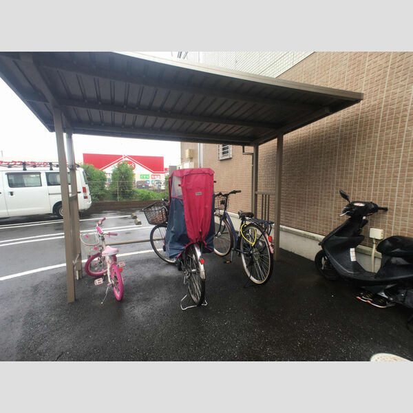 サングリーンB201号室 駐輪場
