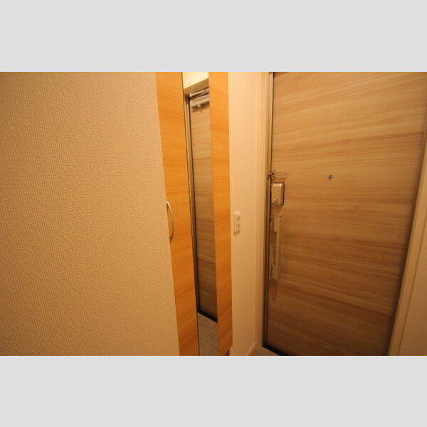 レインボー皿沼101号室 玄関