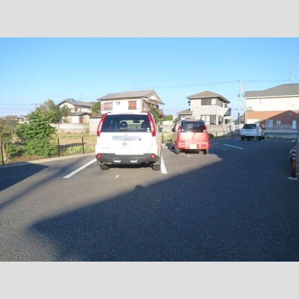 ルミエールモナリエ 駐車場