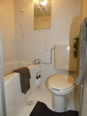 グランデュール白楽202号室 2点式のユニットバスです。