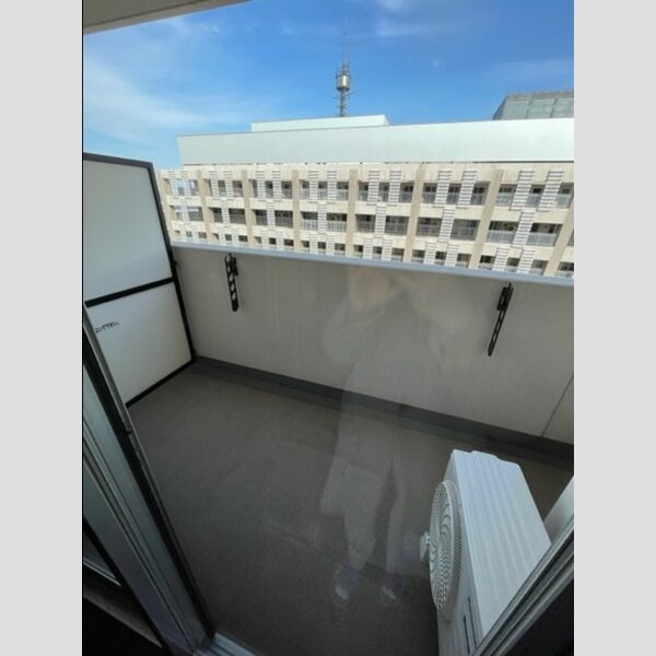 ロイヤルパークス西新井1025号室 リビング