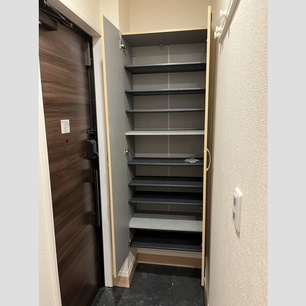 トリア　テュラー102号室 シューズボックス