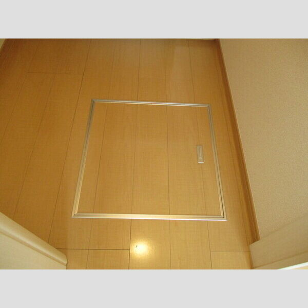 ESTRONDE(エスト・ロンド)105号室 床下収納