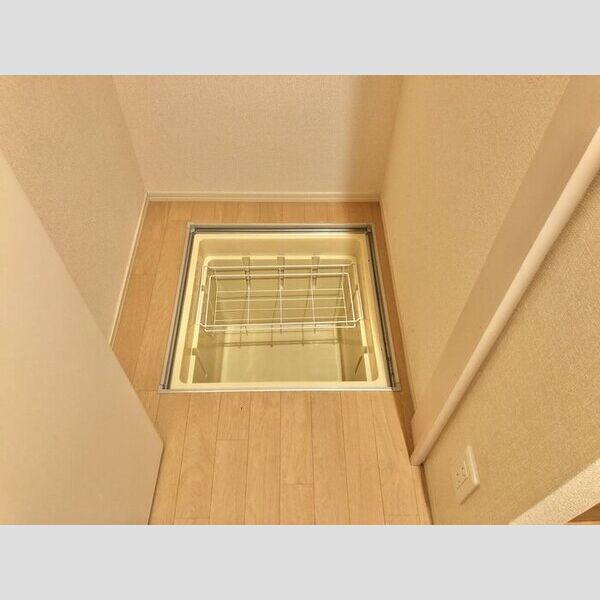 グランモア柳川202号室 床下収納庫