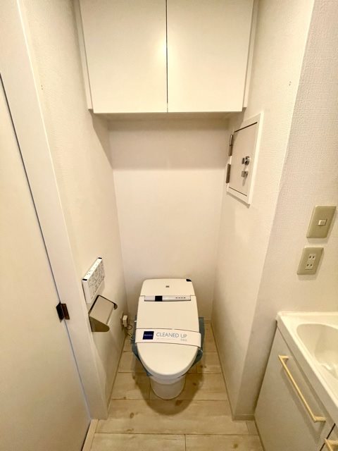 レジディア市谷薬王寺13階 トイレ