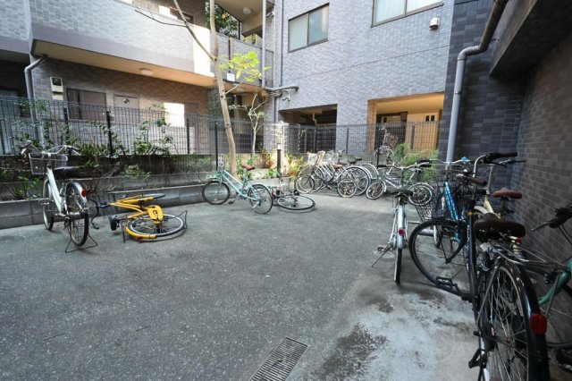 プロフ大塚3階 駐輪場