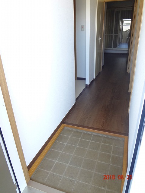 カーサボヌールＢ 玄関