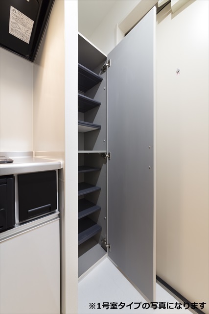 メゾン・ド　新検見川 玄関