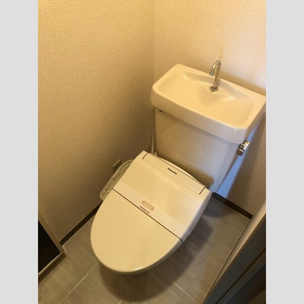 ヴェラクレスト　弐番館302号室 トイレ