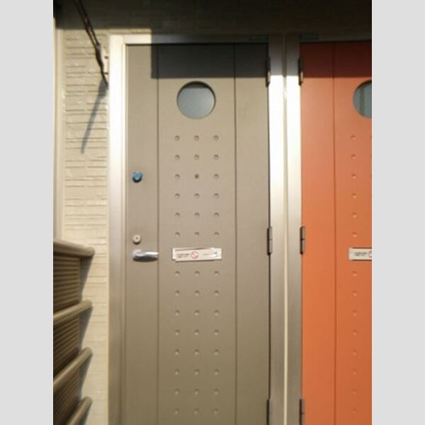 リヴェール103号室 玄関ドア