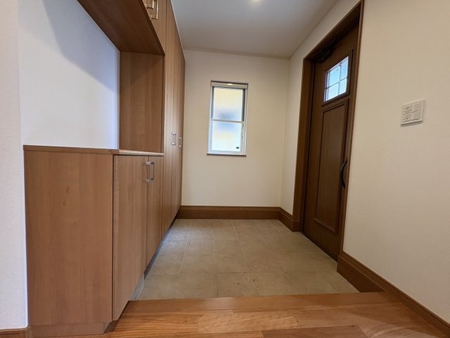 小坪1丁目戸建 玄関