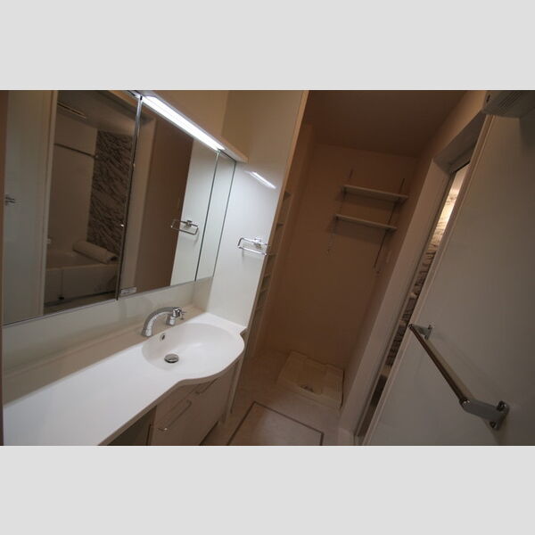 フローラ ワイドミラーの洗髪洗面化粧台♪