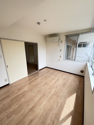 スカイホーム本郷0403号室 リビング