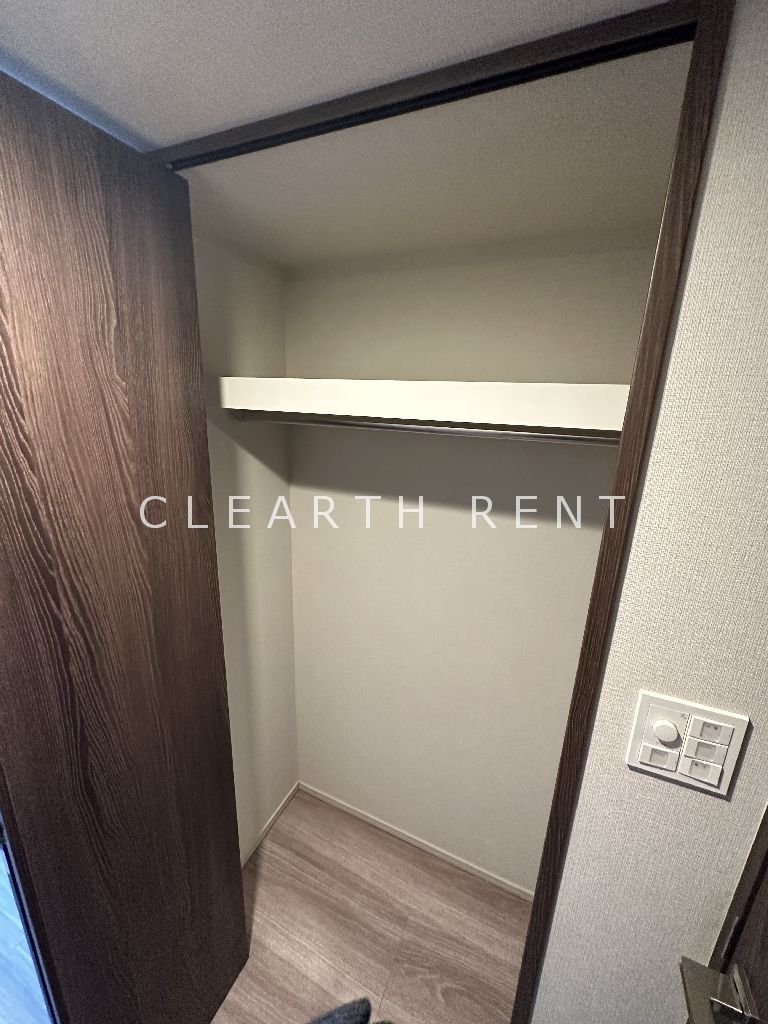 コンシェリア中野弥生町 ＴＨＥ ＲＥＳＩＤＥＮＣＥ1階 ハンガーパイプ付き収納クローゼット
