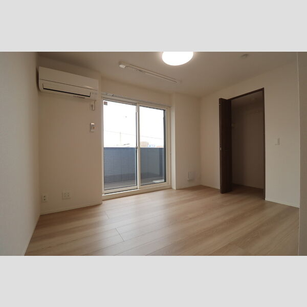 アヴァンスコート壱番館302号室 洋室