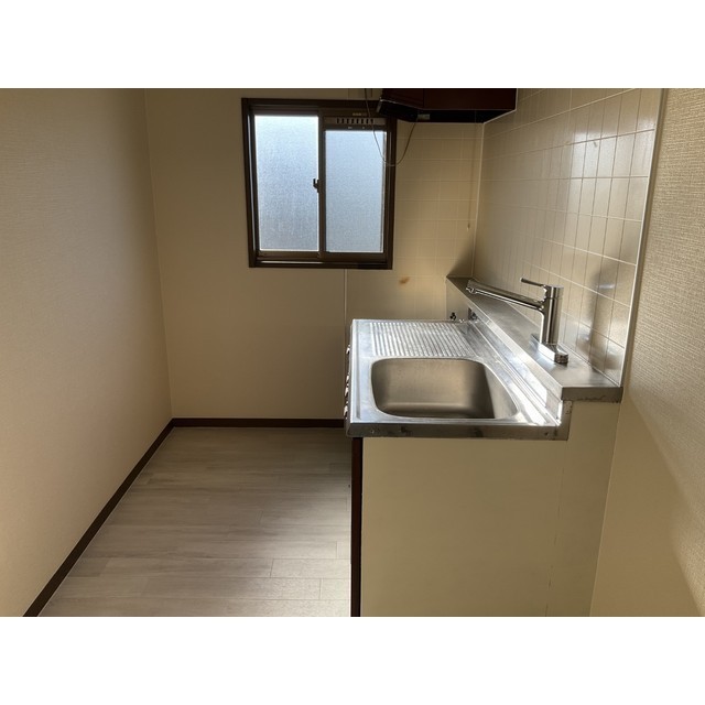 グランデュール瀬戸岡202号室 キッチン