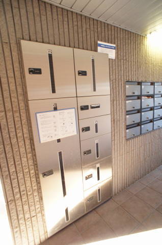 サンシャインパレス0202号室 便利な宅配ボックス付き