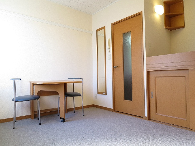 レオパレスペルル207号室 リビング