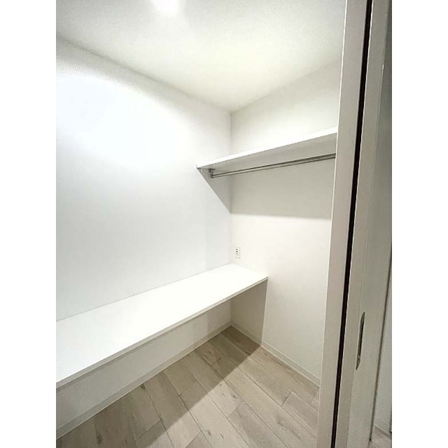 スタシア横浜鶴見 テレワーク用デスク付きWIC