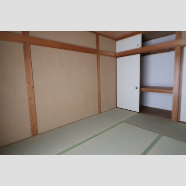 サンコーポ富士203号室 和室　約6帖(南向かって右)