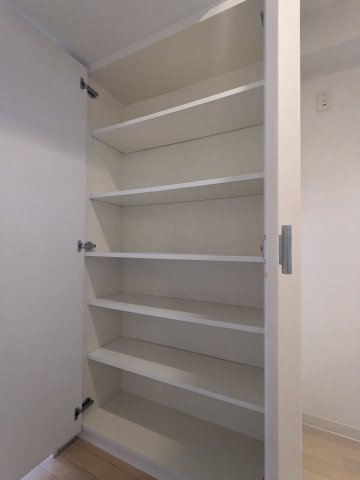 ガーデン板橋氷川町515号室 収納