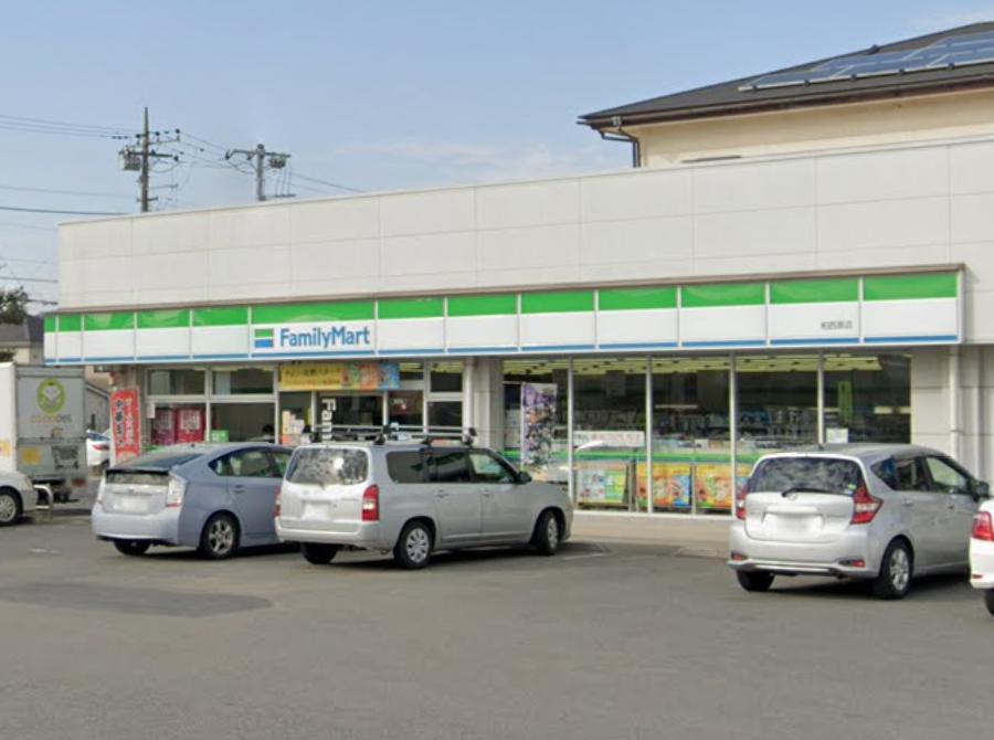 スウィートホーム柏８８Ａ 【コンビニエンスストア】ファミリーマート 柏西原店まで677ｍ