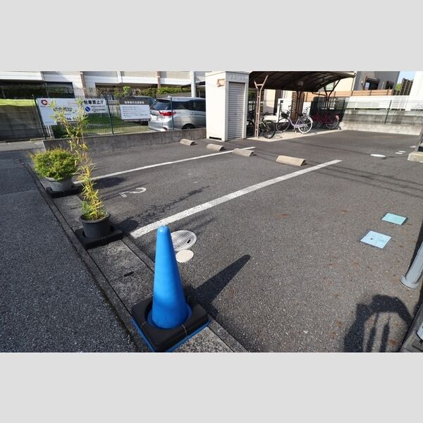 Brise　douce(ブリーズ・ドゥース) 駐車場