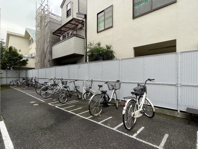 ルーブル西馬込壱番館3階 駐輪場