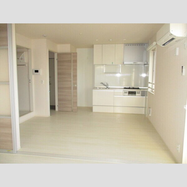 オッツⅢ リビングルーム　8帖