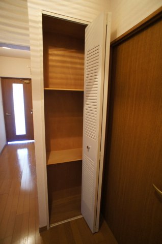 フロイデ勝田台壱番館 収納があります