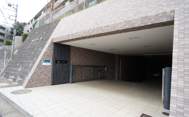 T’s garden横浜岸根公園1階 エントランス