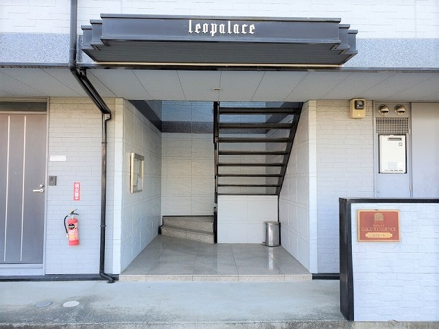 レオパレスエクレール301号室 玄関