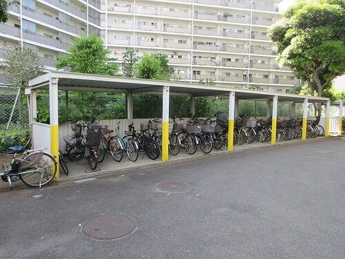 ファミリータウン東陽３号棟（Ｉ棟） 駐輪場　※2026年5月撮影