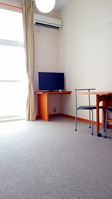 レオパレスサンブロード リビング