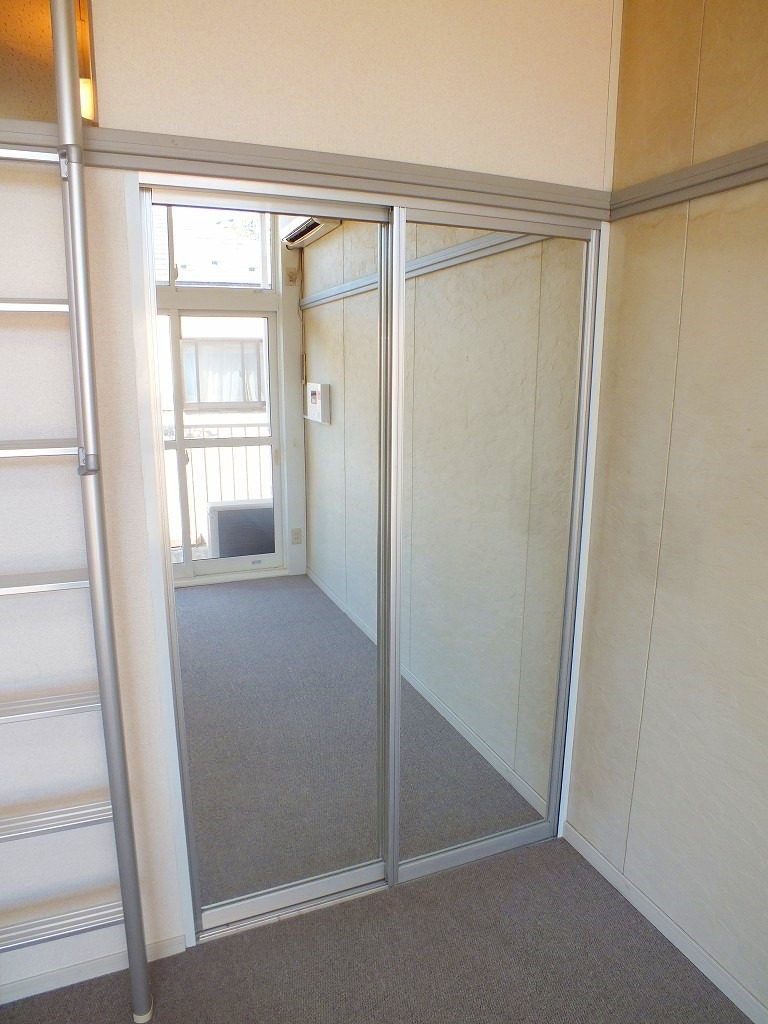 レオパレスメイプルⅢ 玄関