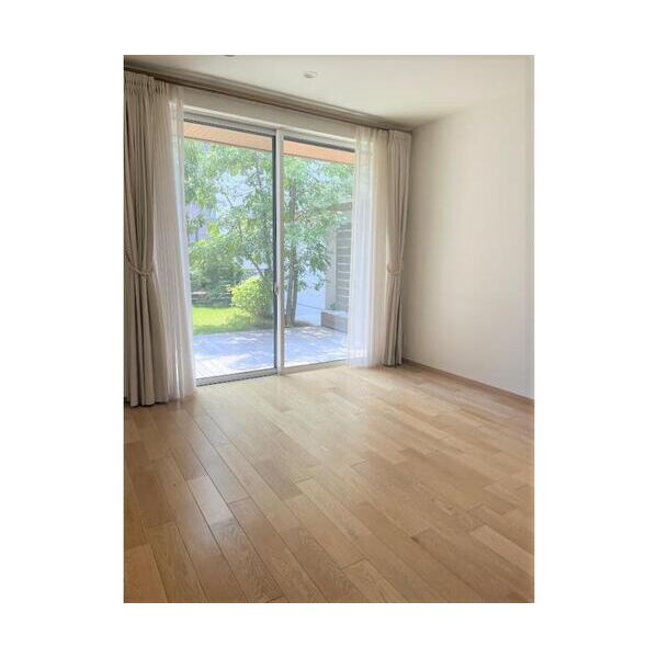 目黒区鷹番1丁目戸建賃貸B号室 リビング