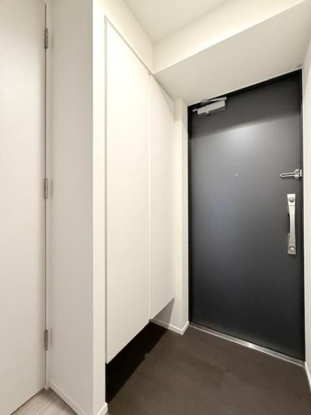 エレミ本蓮沼2階 玄関