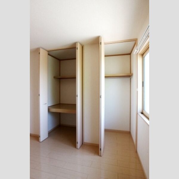 セゾン 北側洋室　収納