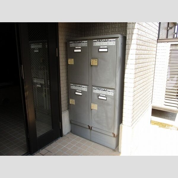 グランドソレーユ102号室 宅配ボックス