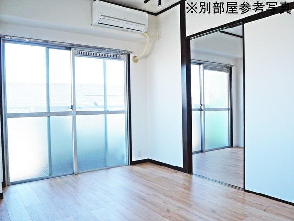 ビューハイツ田奈201号室 リビング