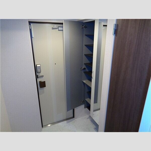 イフィセント港南台 玄関