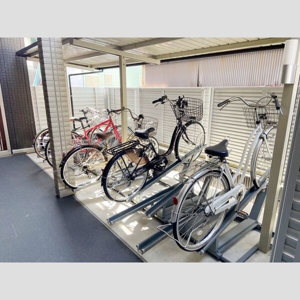 グランウェル202号室 駐輪場