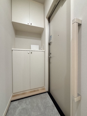 カーサ・ソンリエンテ1階 玄関