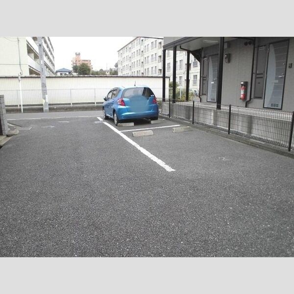 コスミオン 駐車場