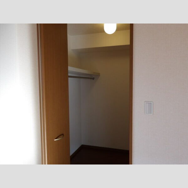 T・Kブラウン ウォークインクローゼット