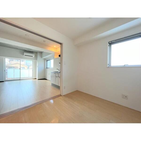 レジス飛鳥山公園402号室 リビング