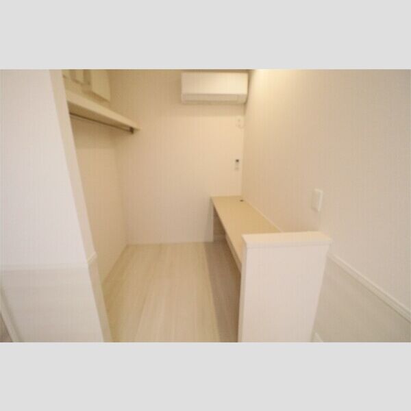 D-KISARIA　EⅠ203号室 ワークスペース