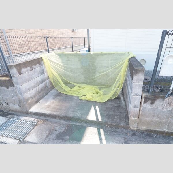 ホワイトハイツ白樺202号室 ゴミ置き場