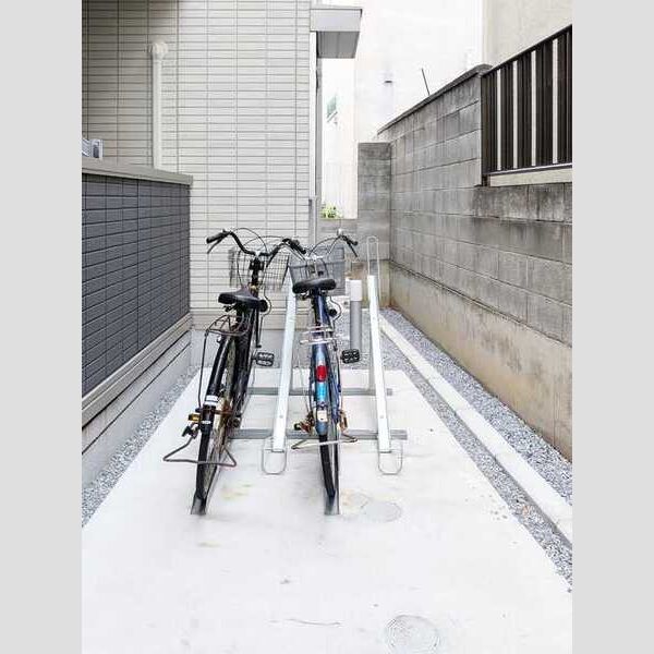 ノーブルパレス別所305号室 駐輪場